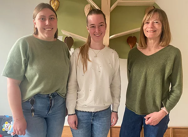 Noor Kokke, Mirthe van Dijck en vrijwilliger Leen